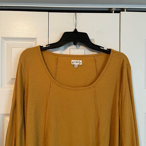 Wonderly Blouse - Picture 2 of 4